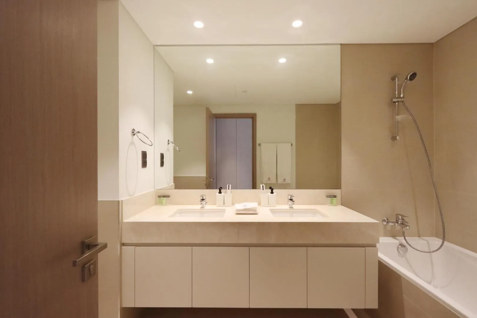 Apartment Livbnb - Luxurious 3Br With 1 With Burj Khalifa View Dubai